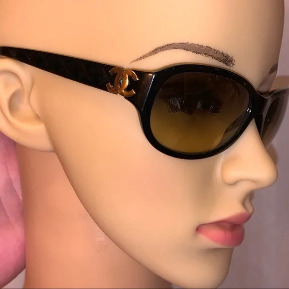 CHANEL | Accessories | 1 Chanel Black Quilted Acetate Frame  display picture 2